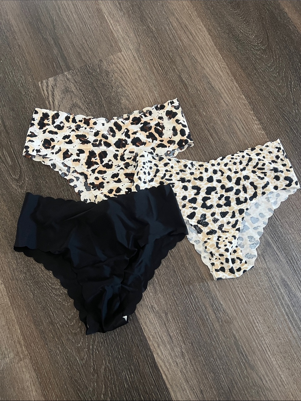 (13) New Seamless Bikini Bottoms - Black and Leopard Print